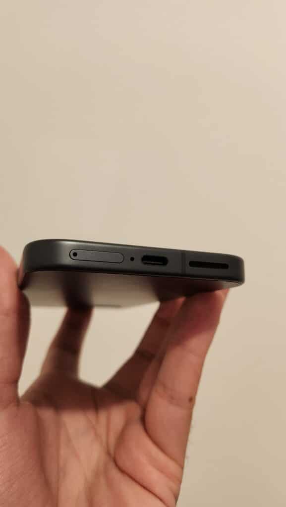 Ranhura SIM, entrada USB/C, Micro e Coluna de Som do Traseira do Google Pixel 9a