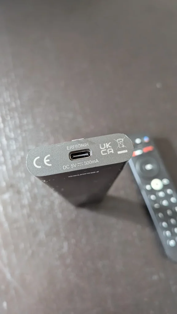 Detalhes da caixa da TV Box e comando