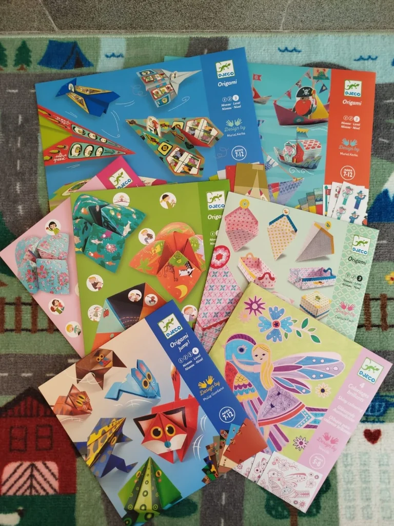 Vários kits de origami e pintura da marca Djeco.