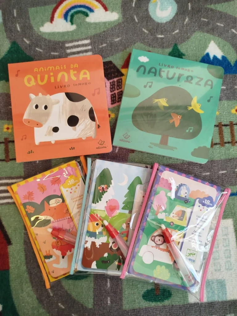Livros sonoros e kits de pintura mágica da Edicare.